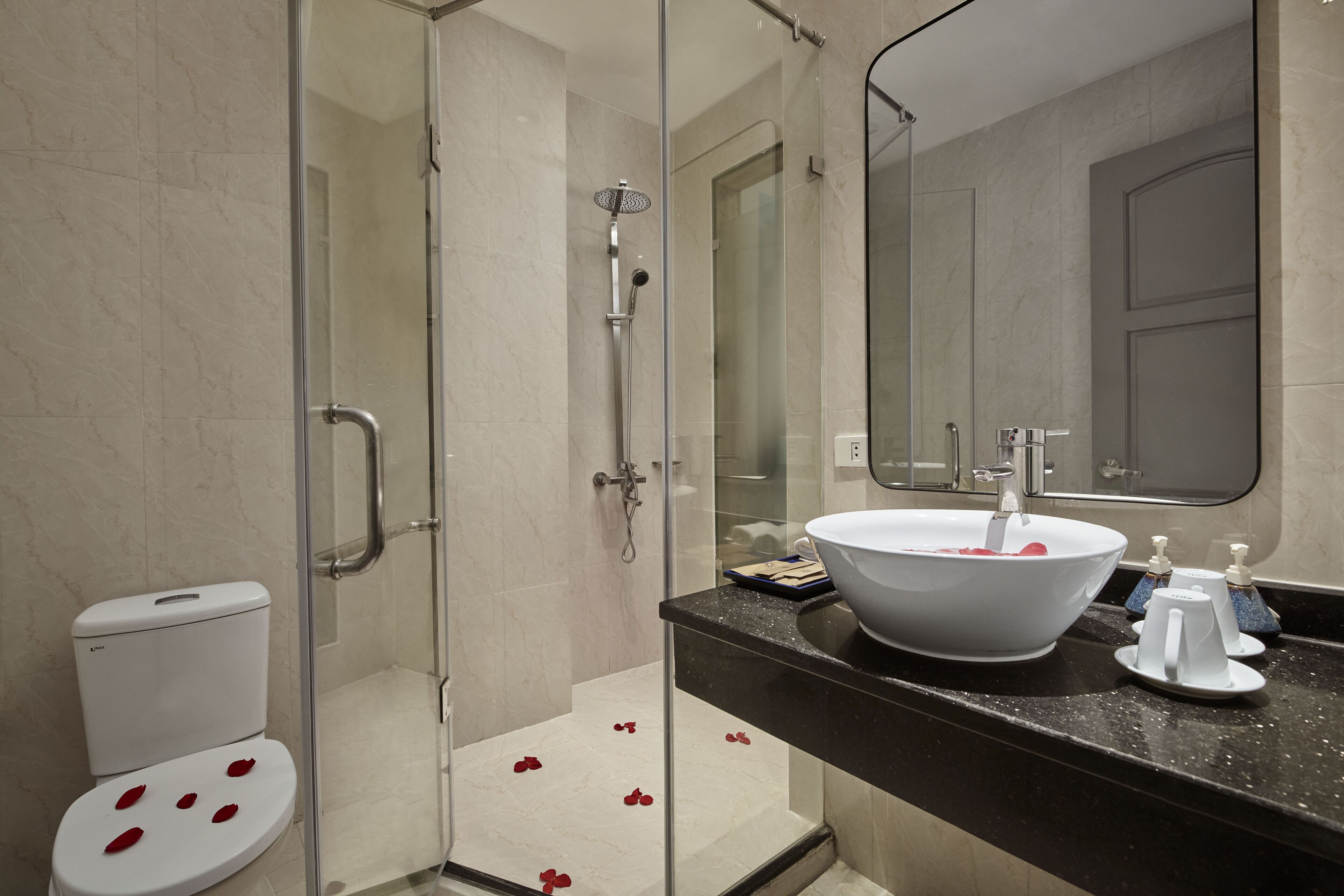 Shower, hair dryer, bathrobes, slippers