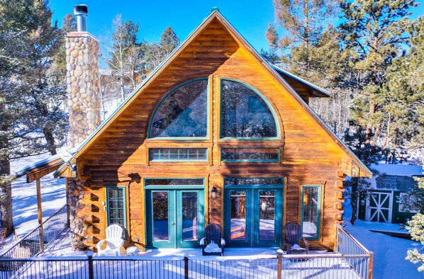 Exterior - LOG CABIN w/Mtn View, Hot Tub, & Fireplace! (Divide)