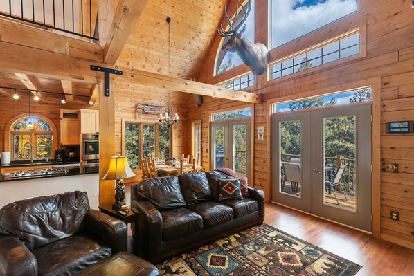 Smart TV, chimenea, reproductor de DVD y futbolito 