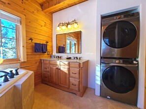 Interior - LOG CABIN w/Mtn View, Hot Tub, & Fireplace! (Divide)