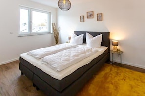 2 Schlafzimmer, Reisekinderbett, kostenloses WLAN, Bettwäsche