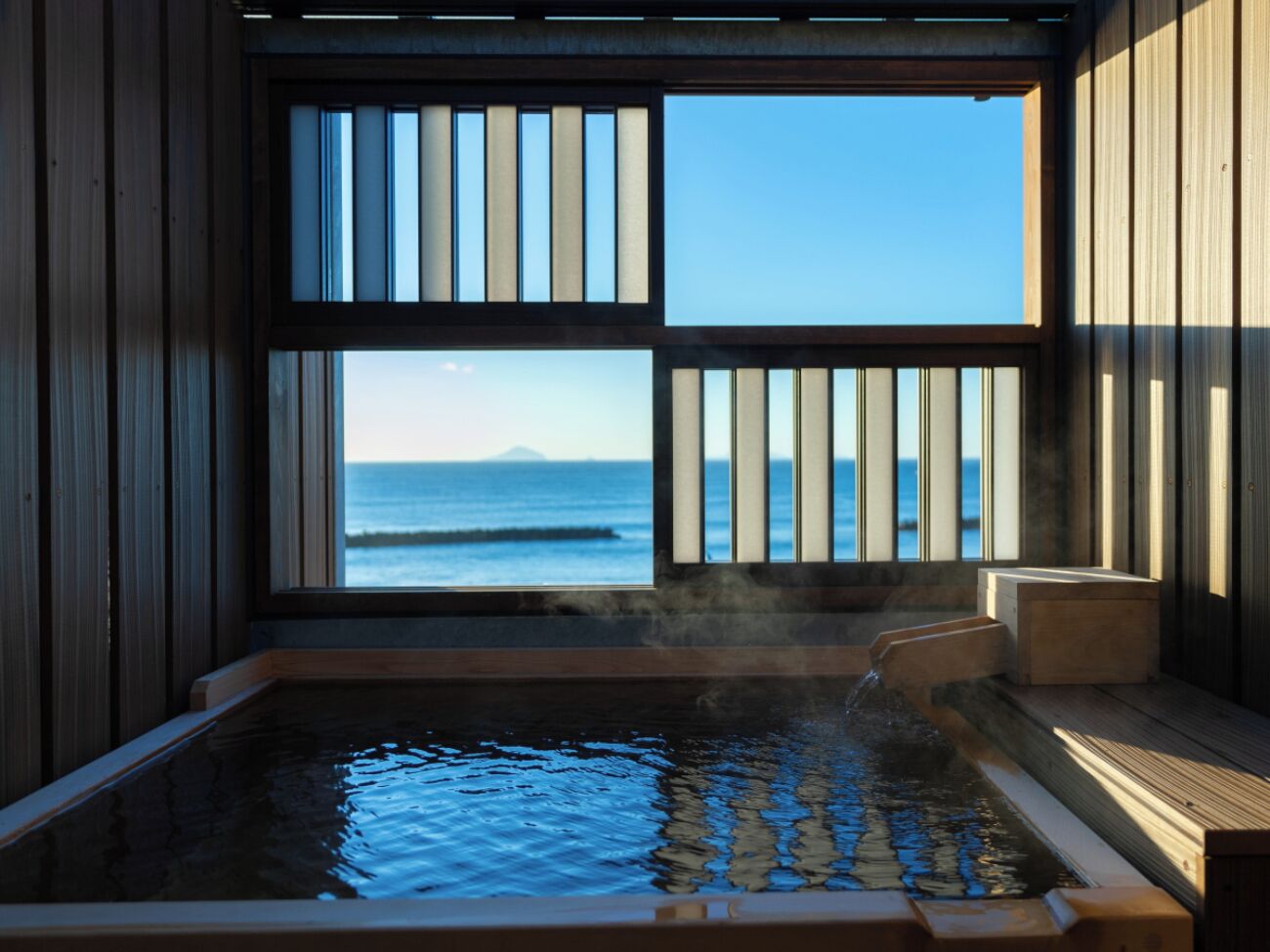 Economy Twin Room, Balcony, Ocean View (Retro Modern) | Bathroom | Slippers, towels, soap, shampoo