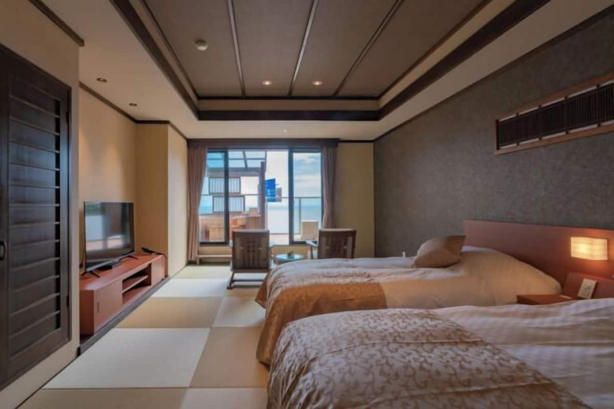 Premium bedding, down duvets, in-room safe, free WiFi