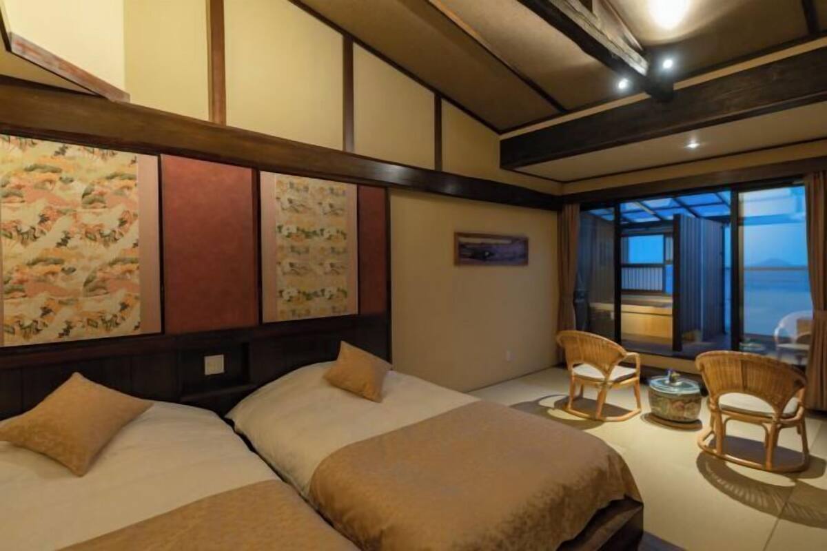 Premium bedding, down duvets, in-room safe, free WiFi