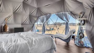 1 soverom, skrivebord, wi-fi (inkludert) og sengetøy