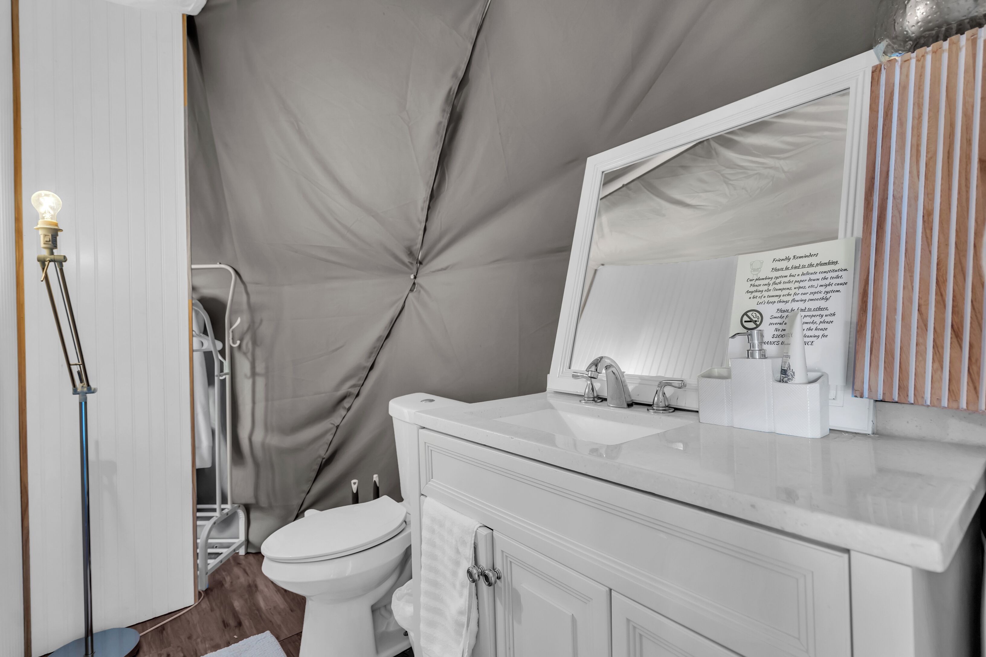 Dutxa, assecador de cabells, tovalloles i sabó 