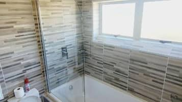 Separate bathtub and shower, jetted bath, rainfall showerhead