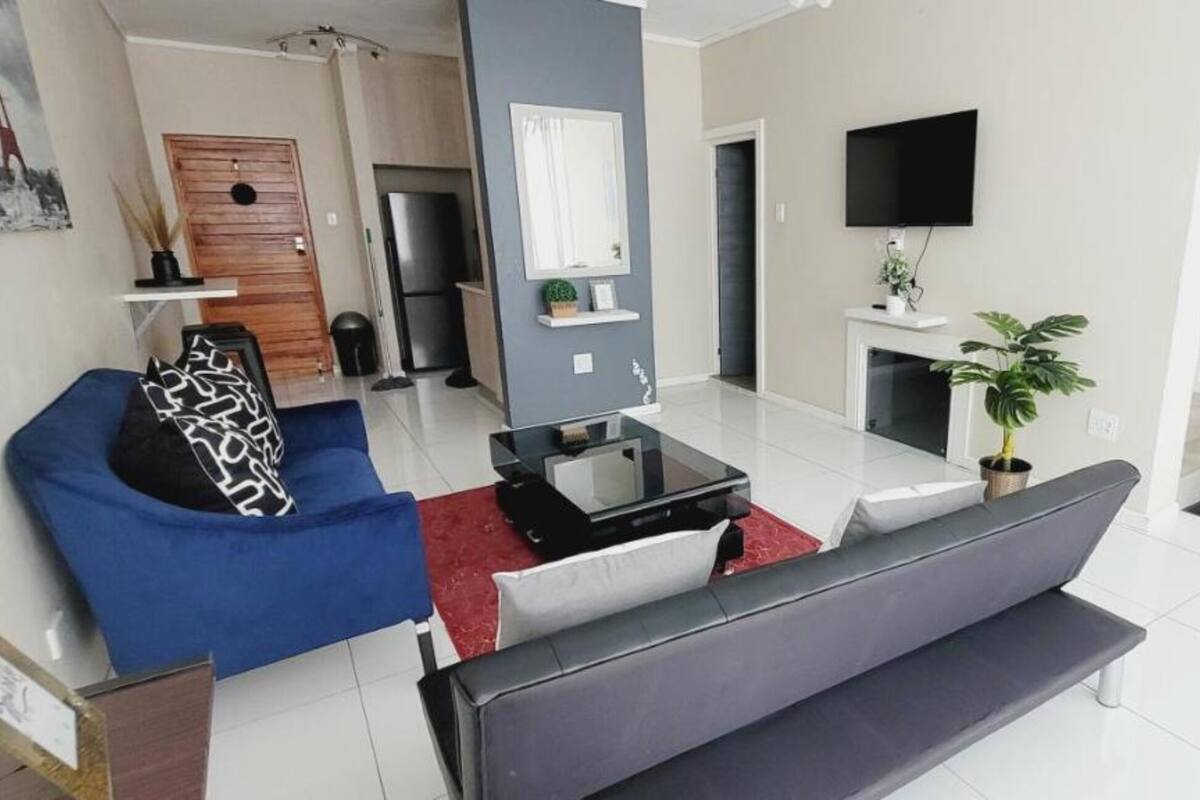 43-inch Smart TV with satellite channels, TV