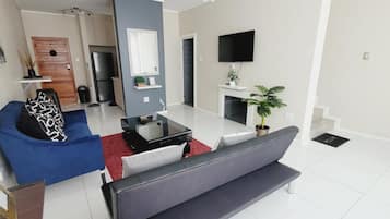 43-inch Smart TV with satellite channels, TV