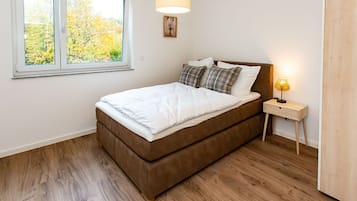 3 bedrooms, travel crib, free WiFi, bed sheets