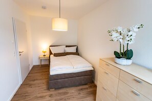 3 bedrooms, travel crib, free WiFi, bed sheets
