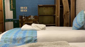 1 bedroom, Egyptian cotton sheets, premium bedding, down duvets