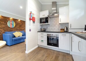 Refrigerador, horno, placa de cocina, lavavajillas