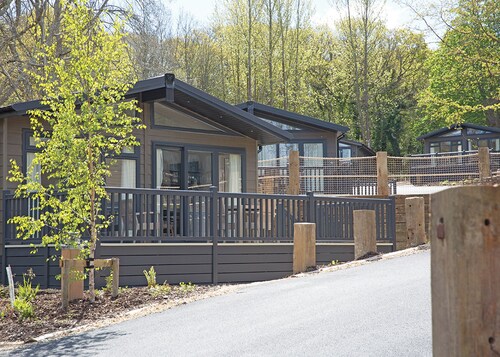 2 bedroom accommodation in Wootton Bridge, Nr Cowes