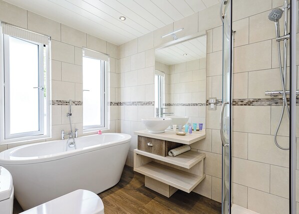 Bathrobes - 2 bedroom accommodation in Wootton Bridge, Nr Cowes (Wootton Bridge, Nr Cowes)