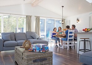 Dining - 2 bedroom accommodation in Wootton Bridge, Nr Cowes (Wootton Bridge, Nr Cowes)