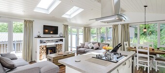 2 bedroom accommodation in Wootton Bridge, Nr Cowes