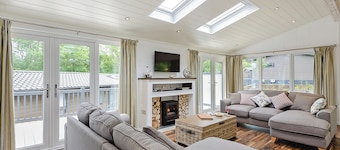2 bedroom accommodation in Wootton Bridge, Nr Cowes