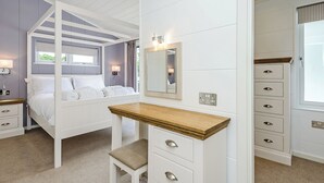 A bedroom with a bunk bed, a vanity with a mirror, a desk, and a dresser. - 2 bedroom accommodation in Wootton Bridge, Nr Cowes (Wootton Bridge, Nr Cowes)