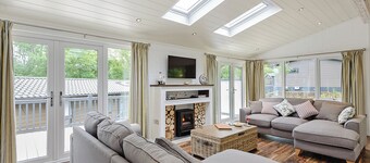 2 bedroom accommodation in Wootton Bridge, Nr Cowes