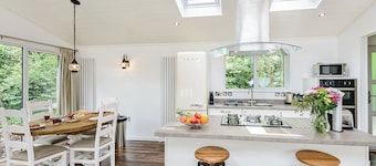 2 bedroom accommodation in Wootton Bridge, Nr Cowes