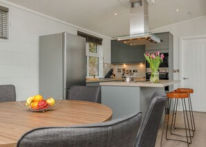 Dining - 3 bedroom accommodation in Cheddar (Cheddar)