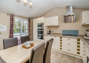 Fridge, oven, stovetop, dishwasher - 1 bedroom accommodation in Bewaldeth, Keswick (Bewaldeth, Keswick)