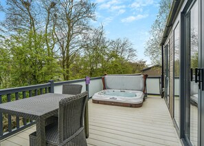 Outdoor dining - 1 bedroom accommodation in Bewaldeth, Keswick (Bewaldeth, Keswick)