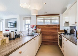 Fridge, oven, stovetop, dishwasher - Carisbrooke View Premier (Wootton, Nr Cowes)