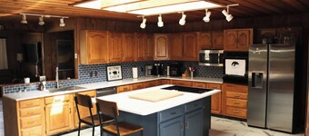 4B Lakefront home off M22 with access to Lake Michigan!