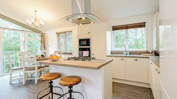 Fridge, oven, stovetop, toaster