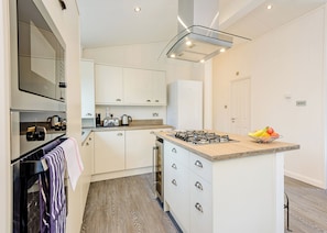 Oven - 1 bedroom accommodation in Holton Heath (Holton Heath)