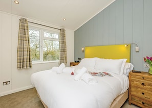 3 bedrooms - 1 bedroom accommodation in Holton Heath (Holton Heath)