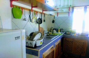 Fridge, microwave, oven, stovetop - Beach road villa (Kilifi County)