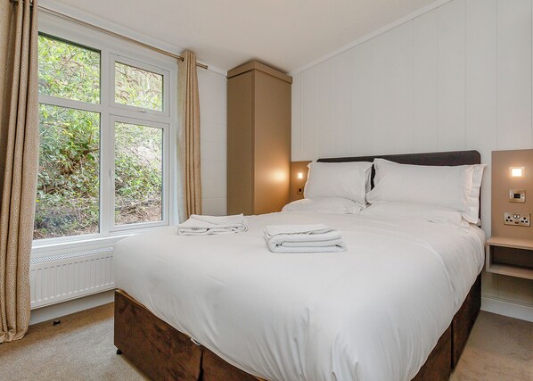 4 bedrooms, free WiFi - 4 bedroom accommodation in Cheddar (Cheddar)