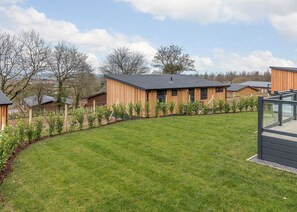 Property grounds - 4 bedroom accommodation in Cheddar (Cheddar)