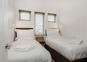 4 bedrooms, internet - 4 bedroom accommodation in Cheddar (Cheddar)