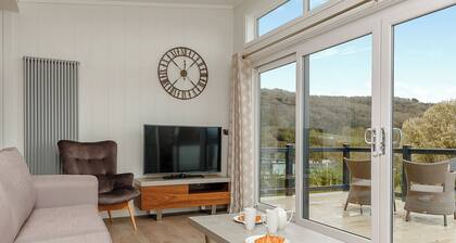4 bedroom accommodation in Cheddar