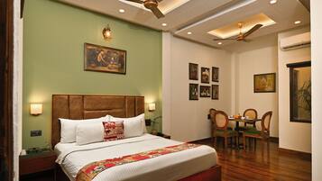 Family Studio Suite, 1 King Bed | Free WiFi