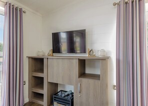 Interior - 4 bedroom accommodation in Wootton Bridge, Nr Cowes (Wootton Bridge, Nr Cowes)