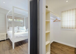 Unclassified image, 5 of 9, button - 2 bedroom accommodation in Wootton Bridge, Nr Cowes (Wootton Bridge, Nr Cowes)