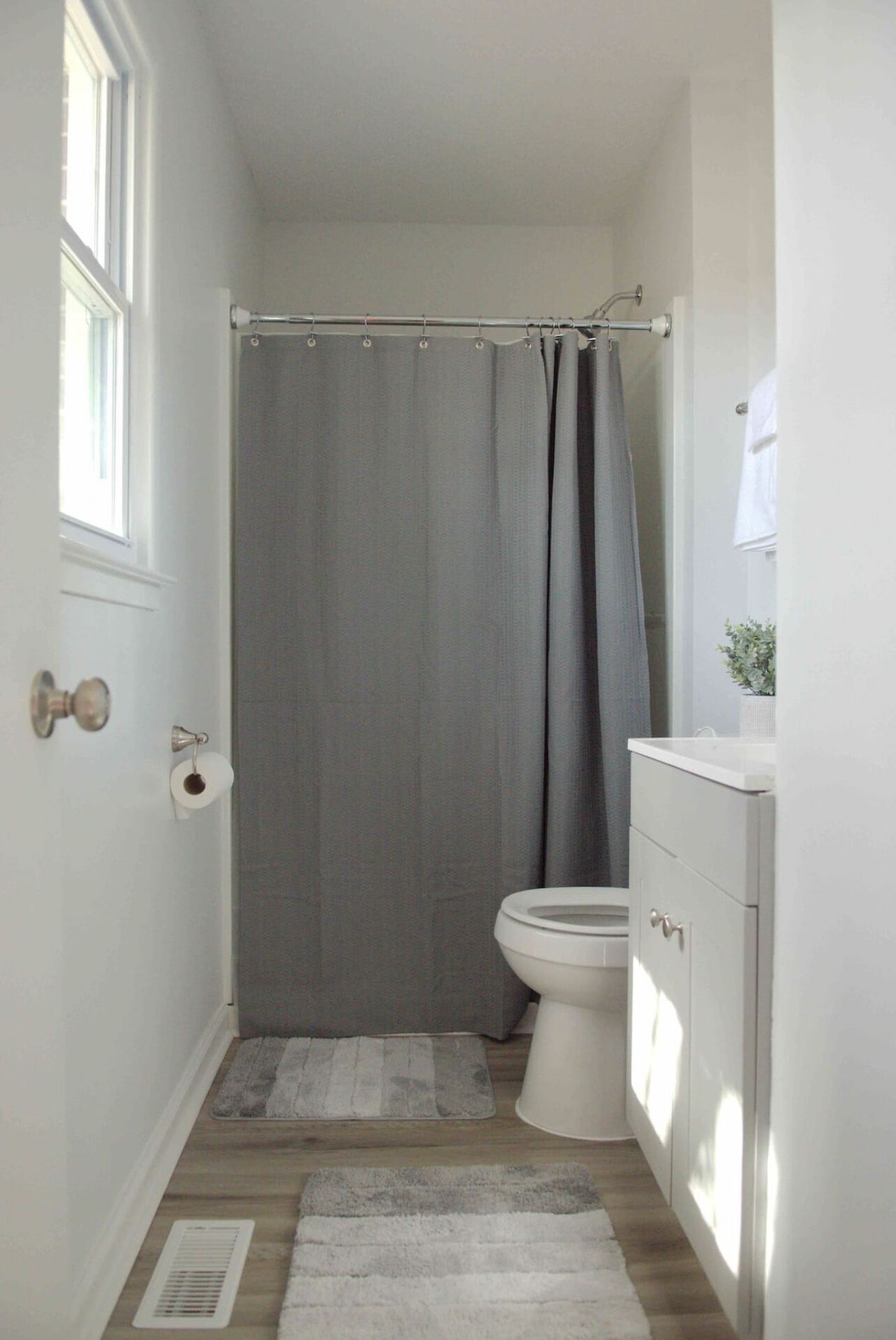 Ducha, toallas, jabón y champú