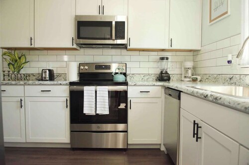 Modern Home Near Medical Center and Fort Bragg