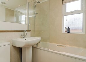 Bathroom - 3 bedroom accommodation in Canterbury (Canterbury)