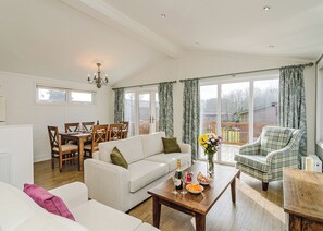 TV - 3 bedroom accommodation in Canterbury (Canterbury)