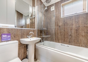 A bathroom with a sink, mirror, shower, and a sign that says 'Love your loo.' - Bakewell Premier Lodge (Ashbourne)