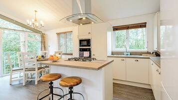 Fridge, oven, stovetop, toaster