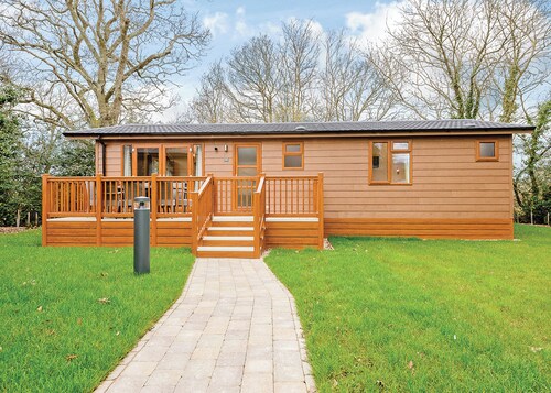 3 bedroom accommodation in Holton Heath