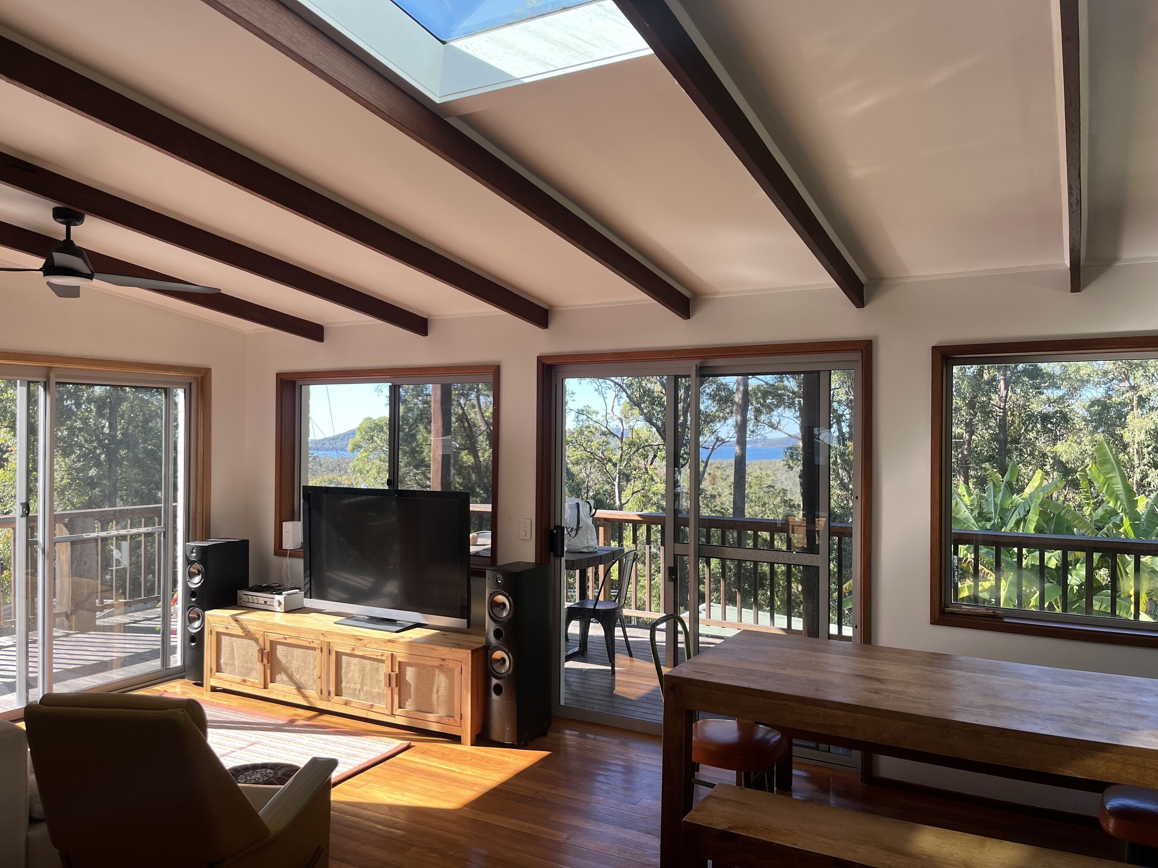 Smart TV, fireplace, video games, ping pong