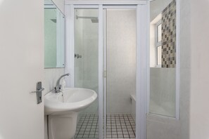 Exclusive Apartment | Bathroom
